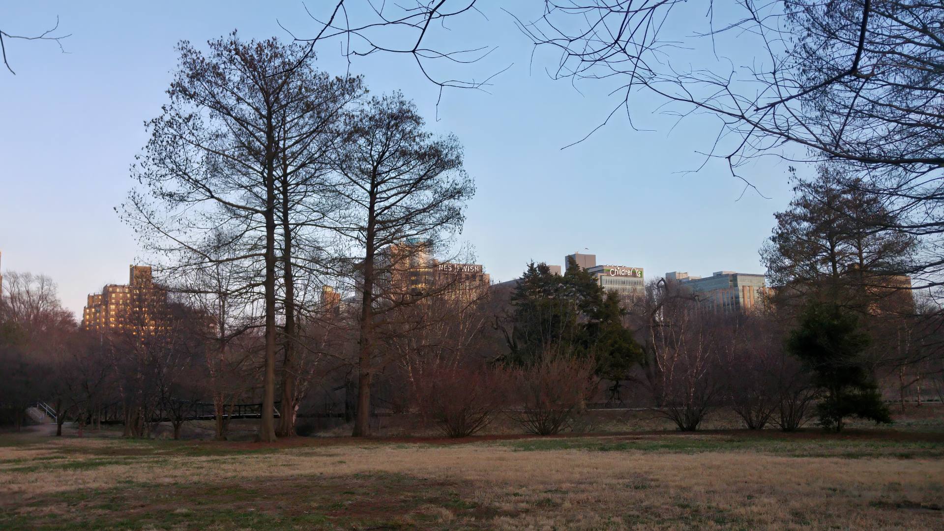 Monarch Garden,  am Round Lake